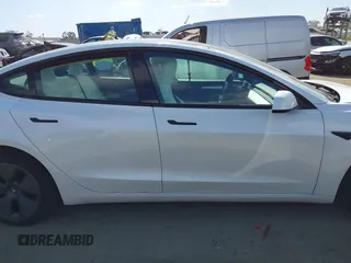 2023 Tesla Model 3 z VIN 5YJ3E1EA2PF465882, wystawiony jako IAAI lot #42257900 z przebiegiem 39 572 mil mil oraz . Historia ofert i sprzedaży dostępna na DreamBid. Obrazek 13.