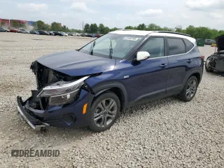 2023 Kia Seltos S z VIN KNDEUCAA5P7439876, wystawiony jako Copart lot #57446795 z przebiegiem 19 576 mil mil oraz Szkoda całkowita • Salvage title. Historia ofert i sprzedaży dostępna na DreamBid. Obrazek 1.