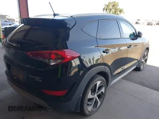 2017 Hyundai Tucson Limited z VIN KM8J3CA2XHU534555, wystawiony jako IAAI lot #42359868 z przebiegiem 136 180 mil mil oraz . Historia ofert i sprzedaży dostępna na DreamBid. Obrazek 4.