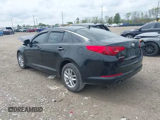 2013 Kia Optima LX z VIN 5XXGM4A71DG237574, wystawiony jako IAAI lot #42128874 z przebiegiem 127 114 mil mil oraz . Historia ofert i sprzedaży dostępna na DreamBid. Obrazek 3.