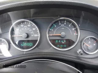 2014 Jeep Wrangler Unlimited Sahara z VIN 1C4BJWEGXEL179054, wystawiony jako IAAI lot #42151597 z przebiegiem 151 810 mil mil oraz . Historia ofert i sprzedaży dostępna na DreamBid. Obrazek 7.