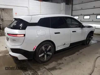 2024 BMW iX xDrive50 with VIN WB523CF05RCP93327, listed as a Copart auction lot 81438924 with 6,872 mi miles and Salvage Title. Bid and sale history available at carsss.com. Image 3.