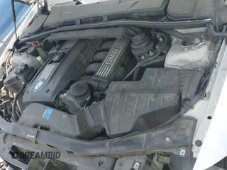 2008 BMW 3 Series 328xi z VIN WBAVC93518K035779, wystawiony jako IAAI lot #42548561 z przebiegiem 104 970 mil mil oraz . Historia ofert i sprzedaży dostępna na DreamBid. Obrazek 13.