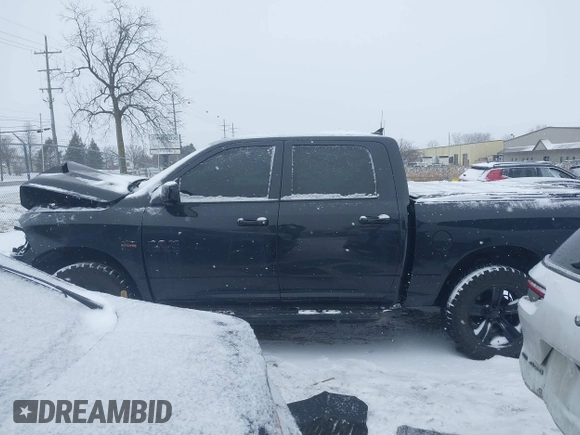 2016 Ram 1500 Sport z VIN 1C6RR7MT0GS192729, wystawiony jako IAAI lot #41404782 z przebiegiem 147 874 mil mil oraz . Historia ofert i sprzedaży dostępna na DreamBid. Obrazek 14.