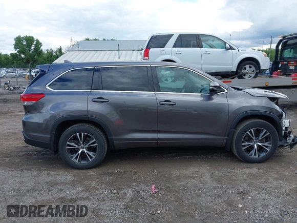 2017 Toyota Highlander LE with VIN 5TDBZRFH0HS484454, listed as a IAAI auction lot 42338740 with 58,047 mi miles and . Bid and sale history available at DreamBid. Image 13.