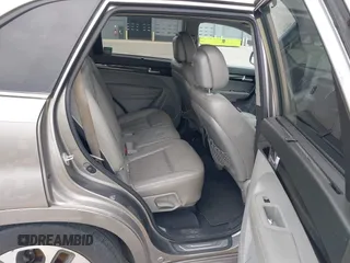 2014 Kia Sorento SX z VIN 5XYKW4A77EG434282, wystawiony jako IAAI lot #42513036 z przebiegiem 175 186 mil mil oraz . Historia ofert i sprzedaży dostępna na DreamBid. Obrazek 8.