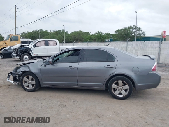 2007 Ford Fusion SE with VIN 3FAHP07197R208598, listed as a IAAI auction lot 41966837 with 999,999 mi miles. Bid and sale history available at carsss.com. Image 15.