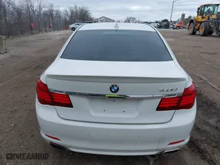 2013 BMW 7 Series 750Li xDrive with VIN WBAYF8C59DD141068, listed as a IAAI auction lot 41868043 with 92,727 mi miles. Bid and sale history available at carsss.com. Image 16.