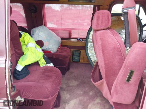 1994 Chevrolet Chevy Van z VIN 1GBEG25K4RF177057, wystawiony jako IAAI lot #42090808 z przebiegiem 123 654 mil mil oraz . Historia ofert i sprzedaży dostępna na DreamBid. Obrazek 8.