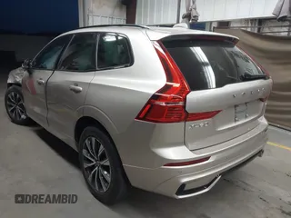 2024 Volvo XC60 Core Dark Theme z VIN YV4L12RK5R1837129, wystawiony jako IAAI lot #41988882 z przebiegiem Nie podano mil oraz . Historia ofert i sprzedaży dostępna na DreamBid. Obrazek 3.