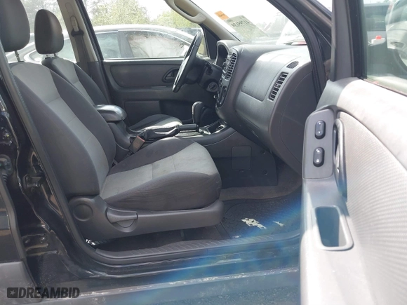 2007 Ford Escape XLS with VIN 1FMYU02Z47KA61994, listed as a IAAI auction lot 41795139 with 128,846 mi miles. Bid and sale history available at carsss.com. Image 5.