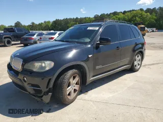 2011 BMW X5 35d z VIN 5UXZW0C58BL369931, wystawiony jako Copart lot #52734005 z przebiegiem 199 295 mil mil oraz Szkoda całkowita • Salvage title. Historia ofert i sprzedaży dostępna na DreamBid. Obrazek 1.