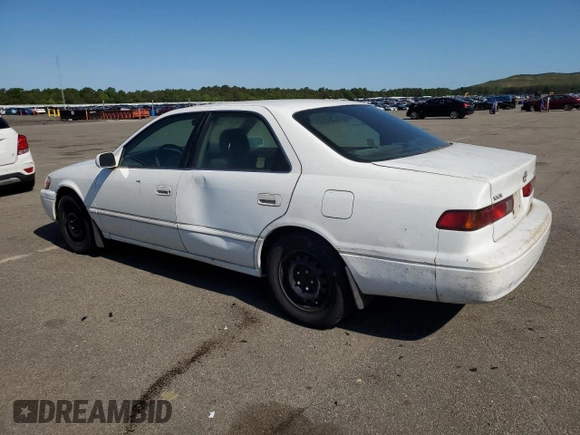 1999 Toyota Camry LE z VIN 4T1BG22K7XU440181, wystawiony jako Copart lot #59304385 z przebiegiem 113 864 mil mil oraz Czysty tytuł • Clean title. Historia ofert i sprzedaży dostępna na DreamBid. Obrazek 2.