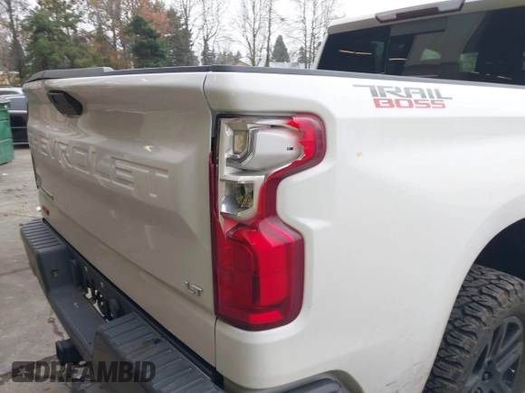 2020 Chevrolet Silverado 1500 LT Trail Boss with VIN 3GCPYFED3LG164882, listed as a IAAI auction lot 41330410 with 43,907 mi miles. Bid and sale history available at carsss.com. Image 20.
