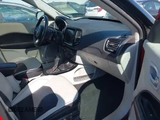 2018 Jeep Compass Limited with VIN 3C4NJCCB9JT466032, listed as a IAAI auction lot 41910549 with 81,249 mi miles and . Bid and sale history available at DreamBid. Image 5.
