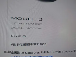 2022 Tesla Model 3 Long Range z VIN 5YJ3E1EB8NF212930, wystawiony jako IAAI lot #41658127 z przebiegiem 43 773 mil mil oraz . Historia ofert i sprzedaży dostępna na DreamBid. Obrazek 7.