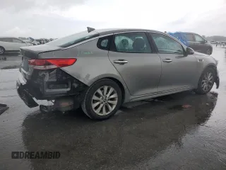 2017 Kia Optima LX z VIN 5XXGT4L35HG133558, wystawiony jako Copart lot #57454245 z przebiegiem 264 541 mil mil oraz Szkoda całkowita • Salvage title. Historia ofert i sprzedaży dostępna na DreamBid. Obrazek 3.