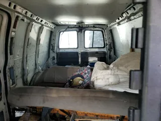 2006 GMC Savana z VIN 1GTHG392261122916, wystawiony jako Copart lot #74910744 z przebiegiem Nie podano mil oraz Szkoda całkowita • Salvage title. Historia ofert i sprzedaży dostępna na DreamBid. Obrazek 10.