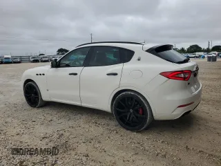 2017 Maserati Levante z VIN ZN661XUL0HX250697, wystawiony jako Copart lot #56871095 z przebiegiem 73 042 mil mil oraz Czysty tytuł • Clean title. Historia ofert i sprzedaży dostępna na DreamBid. Obrazek 2.
