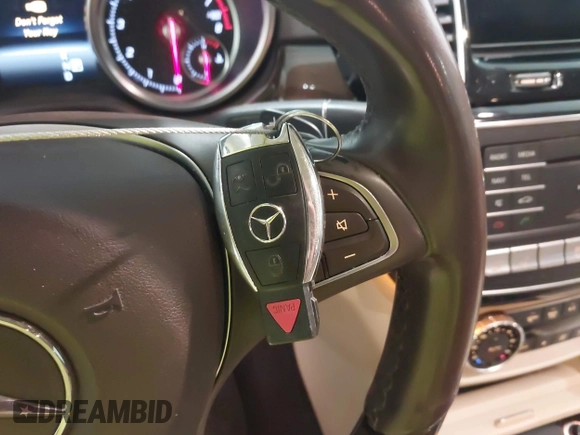2017 Mercedes-Benz GLE 43 AMG z VIN 4JGDA6EB3HA908746, wystawiony jako IAAI lot #42201584 z przebiegiem 105 427 mil mil oraz . Historia ofert i sprzedaży dostępna na DreamBid. Obrazek 11.
