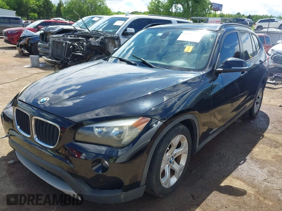 2013 BMW X1 28i z VIN WBAVM1C52DVW41549, wystawiony jako IAAI lot #42207042 z przebiegiem 74 689 mil mil oraz . Historia ofert i sprzedaży dostępna na DreamBid. Obrazek 2.