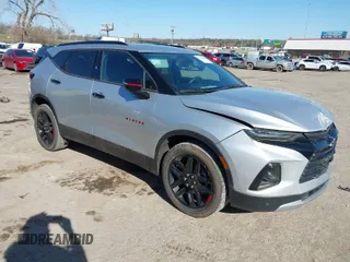 2021 Chevrolet Blazer LT z VIN 3GNKBCRS3MS528825, wystawiony jako IAAI lot #41756446 z przebiegiem 104 053 mil mil oraz . Historia ofert i sprzedaży dostępna na DreamBid. Obrazek 1.