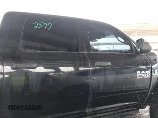 2015 Ram 2500 Tradesman z VIN 3C6UR5HL6FG673440, wystawiony jako IAAI lot #42031986 z przebiegiem 133 308 mil mil oraz . Historia ofert i sprzedaży dostępna na DreamBid. Obrazek 13.