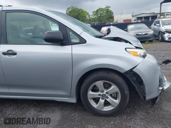 2019 Toyota Sienna L с VIN 5TDZZ3DC2KS005851, выставлен на аукционе IAAI как лот 41992778 с пробегом 99 580 миль миль и . История ставок и продаж доступна на DreamBid. Изображение 17.