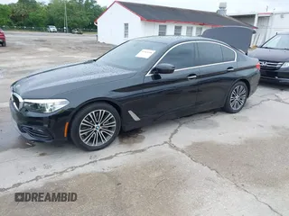 2018 BMW 5 Series 540i z VIN WBAJE5C51JWA98514, wystawiony jako IAAI lot #41963168 z przebiegiem 78 755 mil mil oraz . Historia ofert i sprzedaży dostępna na DreamBid. Obrazek 2.