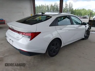 2023 Hyundai Elantra Blue z VIN KMHLM4AJ2PU082893, wystawiony jako IAAI lot #42322492 z przebiegiem 40 715 mil mil oraz . Historia ofert i sprzedaży dostępna na DreamBid. Obrazek 4.
