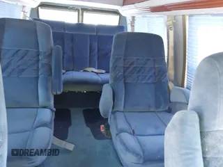 1993 Chevrolet Chevy Van z VIN 1GBEG25K5PF330218, wystawiony jako IAAI lot #42321737 z przebiegiem 203 157 mil mil oraz . Historia ofert i sprzedaży dostępna na DreamBid. Obrazek 8.
