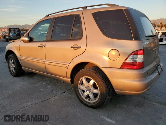 2004 Mercedes-Benz M-Class with VIN 4JGAB75E34A489128, listed as a Copart auction lot 84498404 with 122,094 mi miles and Salvage Title. Bid and sale history available at carsss.com. Image 2.