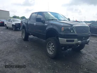 2004 Ford F-150 XLT z VIN 1FTPW145X4FA33342, wystawiony jako IAAI lot #42243447 z przebiegiem 177 787 mil mil oraz . Historia ofert i sprzedaży dostępna na DreamBid. Obrazek 1.