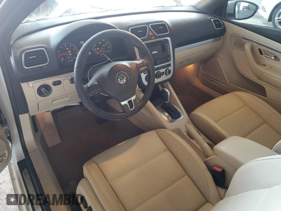 2015 Volkswagen Eos Komfort с VIN WVWBW8AH9FV001976, выставлен на аукционе Copart как лот 59529925 с пробегом 54 520 миль миль и Списание • Salvage title. История ставок и продаж доступна на DreamBid. Изображение 8.