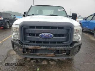 2013 Ford F-250 XL z VIN 1FT7X2A66DEB52530, wystawiony jako Copart lot #59683575 z przebiegiem 154 723 mil mil oraz Czysty tytuł • Clean title. Historia ofert i sprzedaży dostępna na DreamBid. Obrazek 5.