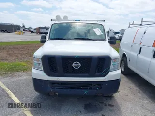 2020 Nissan NV Cargo SV z VIN 1N6BF0KM6LN800927, wystawiony jako IAAI lot #42027239 z przebiegiem 102 724 mil mil oraz . Historia ofert i sprzedaży dostępna na DreamBid. Obrazek 12.