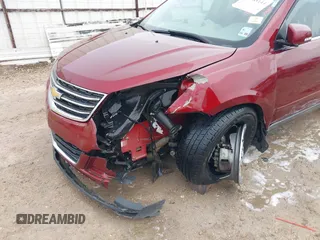 2016 Chevrolet Traverse LT z VIN 1GNKRHKD5GJ213065, wystawiony jako IAAI lot #41488144 z przebiegiem 146 625 mil mil oraz . Historia ofert i sprzedaży dostępna na DreamBid. Obrazek 6.
