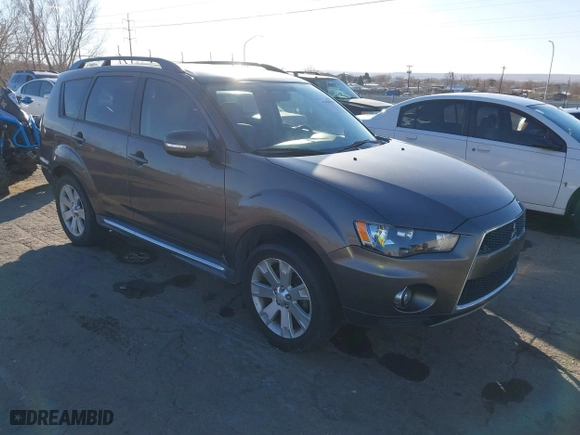 2011 Mitsubishi Outlander SE with VIN JA4AS3AW2BU034241, listed as a IAAI auction lot 41458396 with 100,024 mi miles. Bid and sale history available at carsss.com. Image 1.