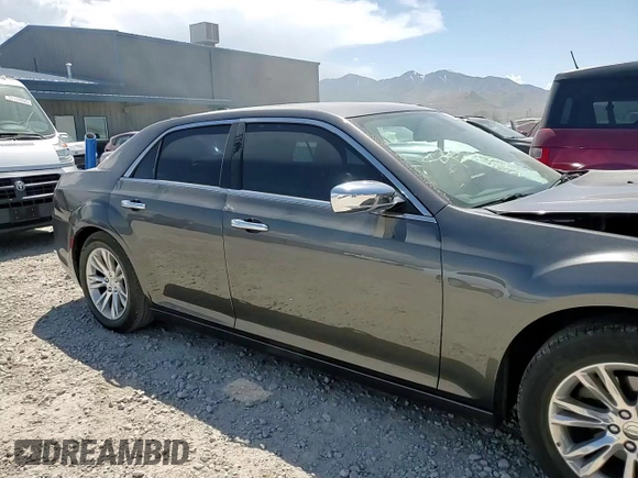 2016 Chrysler 300 C z VIN 2C3CCAEG6GH243581, wystawiony jako Copart lot #58425265 z przebiegiem 6 572 mil mil oraz Szkoda całkowita • Salvage title. Historia ofert i sprzedaży dostępna na DreamBid. Obrazek 14.