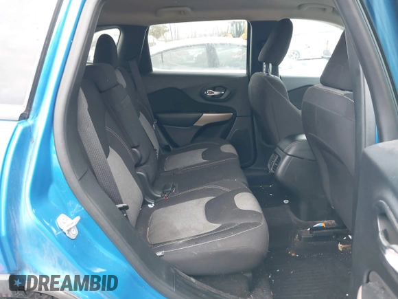 2018 Jeep Cherokee Latitude Tech Connect z VIN 1C4PJLCB0JD595520, wystawiony jako IAAI lot #42020413 z przebiegiem 79 910 mil mil oraz . Historia ofert i sprzedaży dostępna na DreamBid. Obrazek 8.