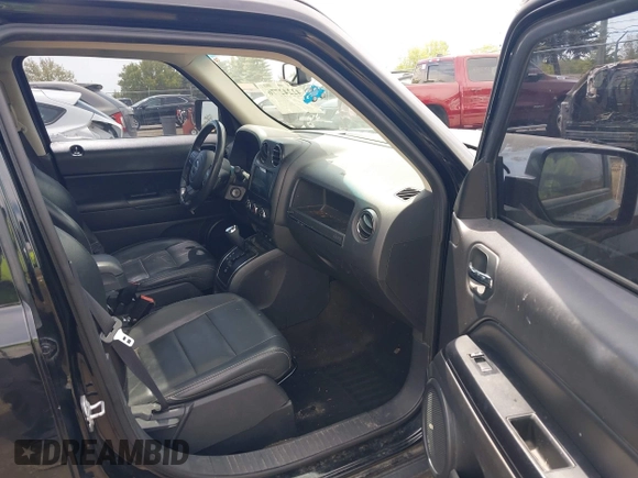 2016 Jeep Patriot High Altitude z VIN 1C4NJRFB8GD580715, wystawiony jako IAAI lot #42242776 z przebiegiem 133 763 mil mil oraz . Historia ofert i sprzedaży dostępna na DreamBid. Obrazek 5.