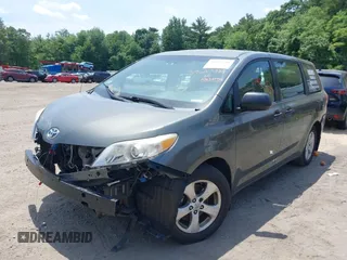 2012 Toyota Sienna z VIN 5TDZK3DC8CS274703, wystawiony jako IAAI lot #39643784 z przebiegiem 111 572 mil mil oraz . Historia ofert i sprzedaży dostępna na DreamBid. Obrazek 2.