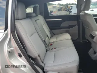 2019 Toyota Highlander LE with VIN 5TDBZRFH3KS975866, listed as a Copart auction lot 60226695 with 68,113 mi miles and Salvage title. Bid and sale history available at DreamBid. Image 11.