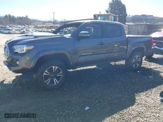 2017 Toyota Tacoma SR5 with VIN 5TFCZ5AN2HX061637, listed as a IAAI auction lot 41673102 with NaN miles. Bid and sale history available at carsss.com. Image 19.