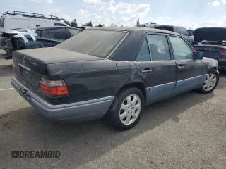 1995 Mercedes-Benz E Class with VIN WDBEA32E3SC185240, listed as a Copart auction lot 78418564 with 167,782 mi miles and Clean Title. Bid and sale history available at carsss.com. Image 3.