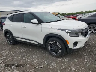 2024 Kia Seltos SX z VIN KNDETCA76R7508066, wystawiony jako Copart lot #54522955 z przebiegiem 37 301 mil mil oraz Szkody całkowita. Historia ofert i sprzedaży dostępna na DreamBid. Obrazek 4.