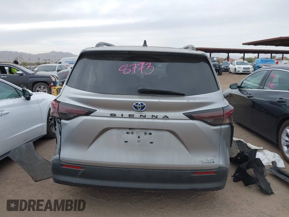 2024 Toyota Sienna XLE with VIN 5TDYRKEC3RS193861, listed as a IAAI auction lot 41567890 with 18,630 mi miles. Bid and sale history available at carsss.com. Image 16.