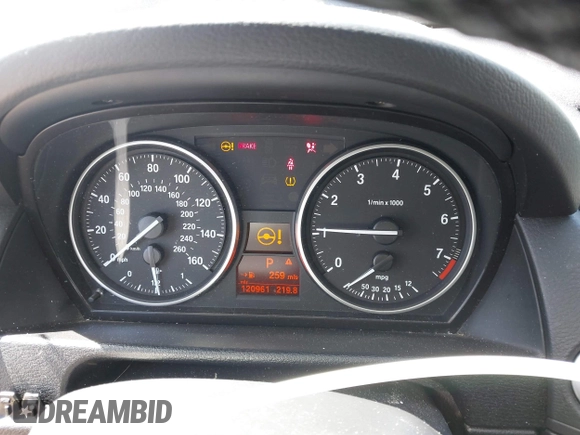 2015 BMW X1 sDrive28i z VIN WBAVM1C5XFV315999, wystawiony jako IAAI lot #42326240 z przebiegiem 120 961 mil mil oraz . Historia ofert i sprzedaży dostępna na DreamBid. Obrazek 7.