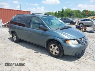 2005 Dodge Caravan SXT z VIN 2D4GP44L75R463727, wystawiony jako IAAI lot #42214416 z przebiegiem 260 628 mil mil oraz . Historia ofert i sprzedaży dostępna na DreamBid. Obrazek 1.