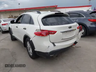 2016 Infiniti QX70 z VIN JN8CS1MU8GM671269, wystawiony jako IAAI lot #42467096 z przebiegiem 74 918 mil mil oraz . Historia ofert i sprzedaży dostępna na DreamBid. Obrazek 3.